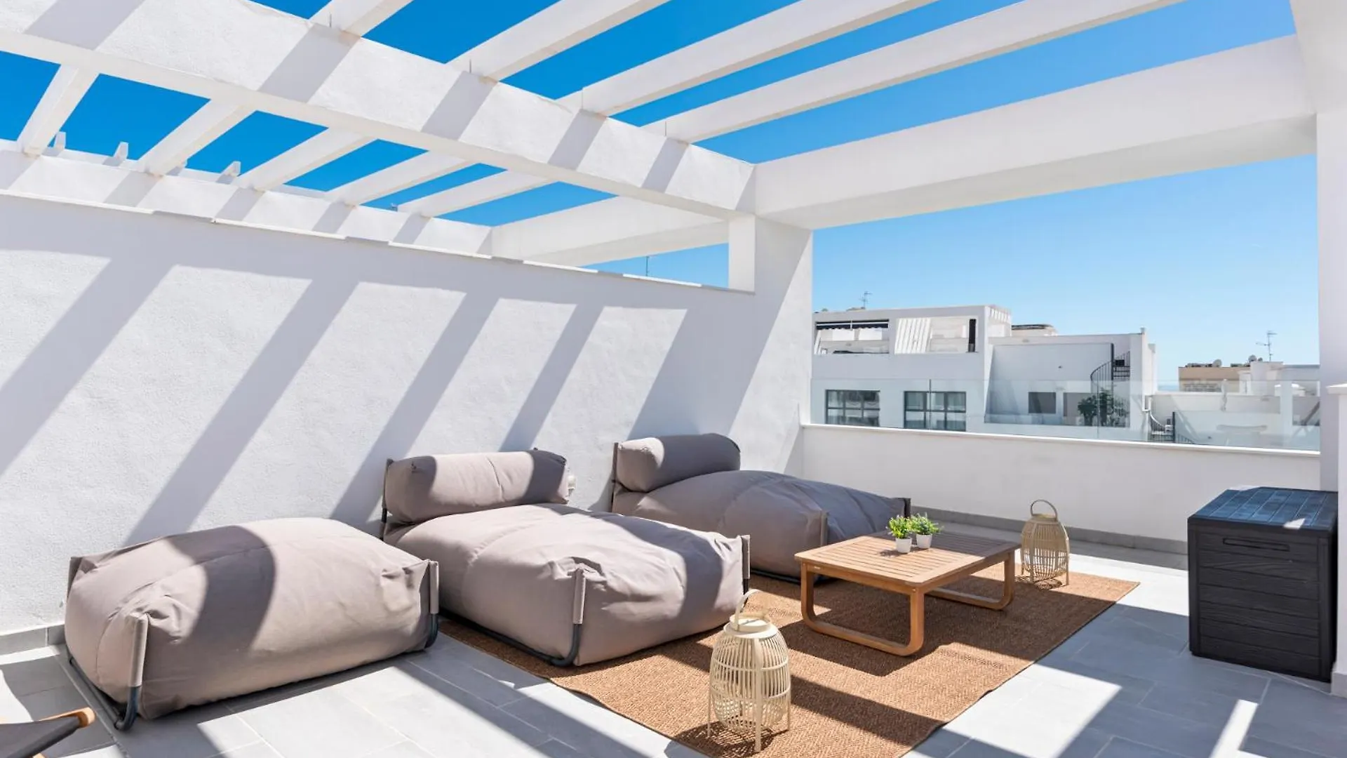 Casa Isa - Luxury Penthouse Seaview Apartment Estepona