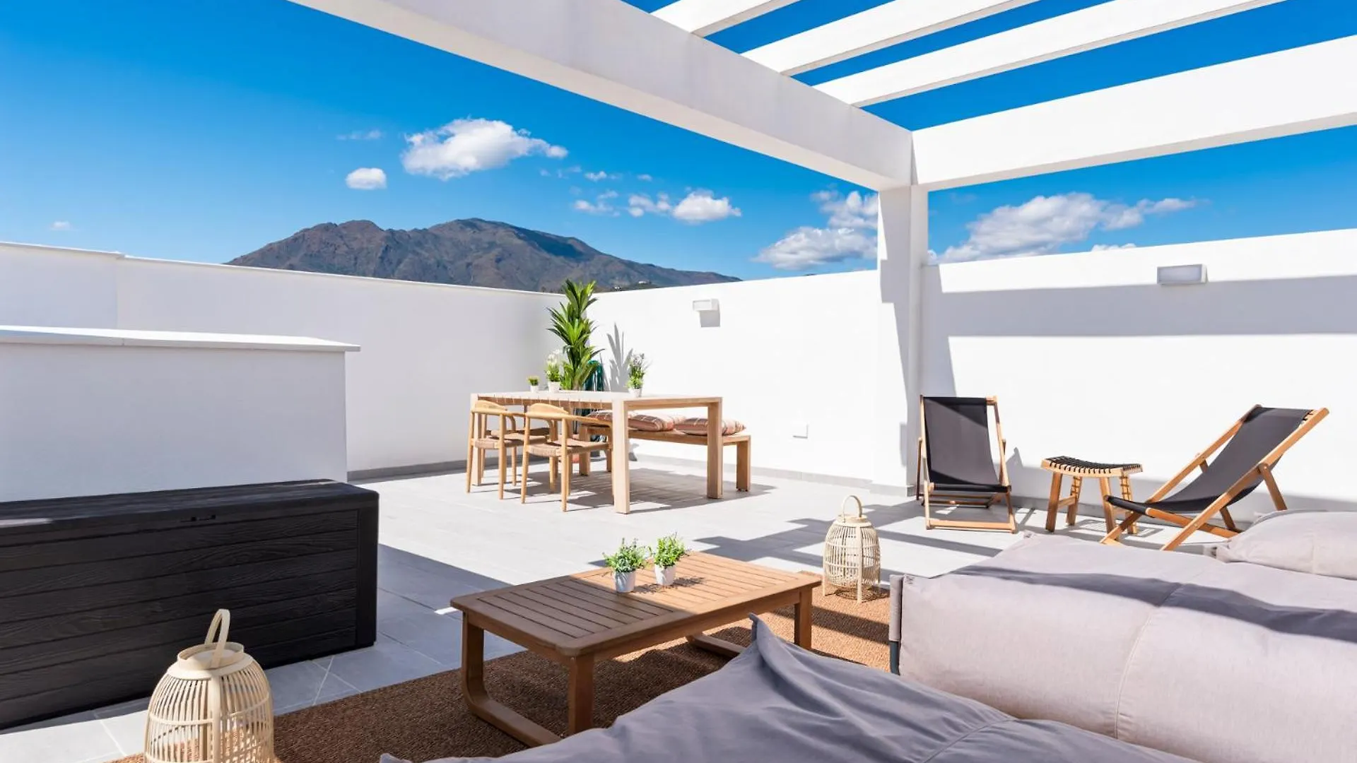 Casa Isa - Luxury Penthouse Seaview Apartment Estepona