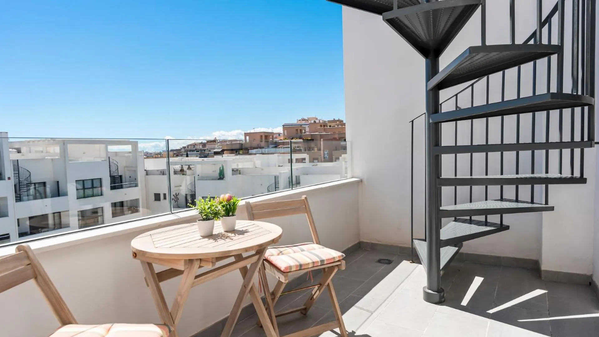 Casa Isa - Luxury Penthouse Seaview Apartment Estepona